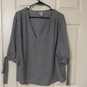Worthington Black and White Geometric Blouse